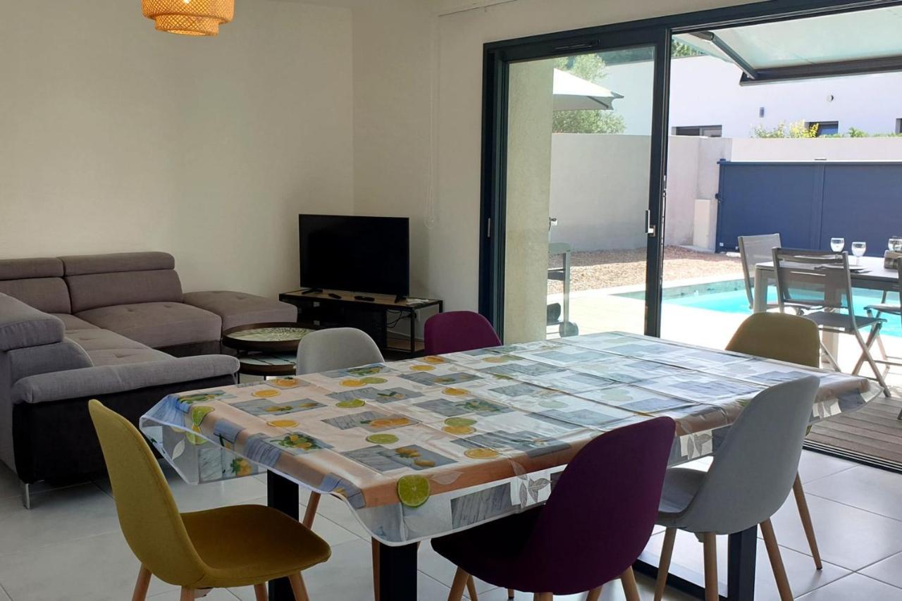 Jolie villa dans résidence avec piscine chauffée privée Lecci Exterior foto