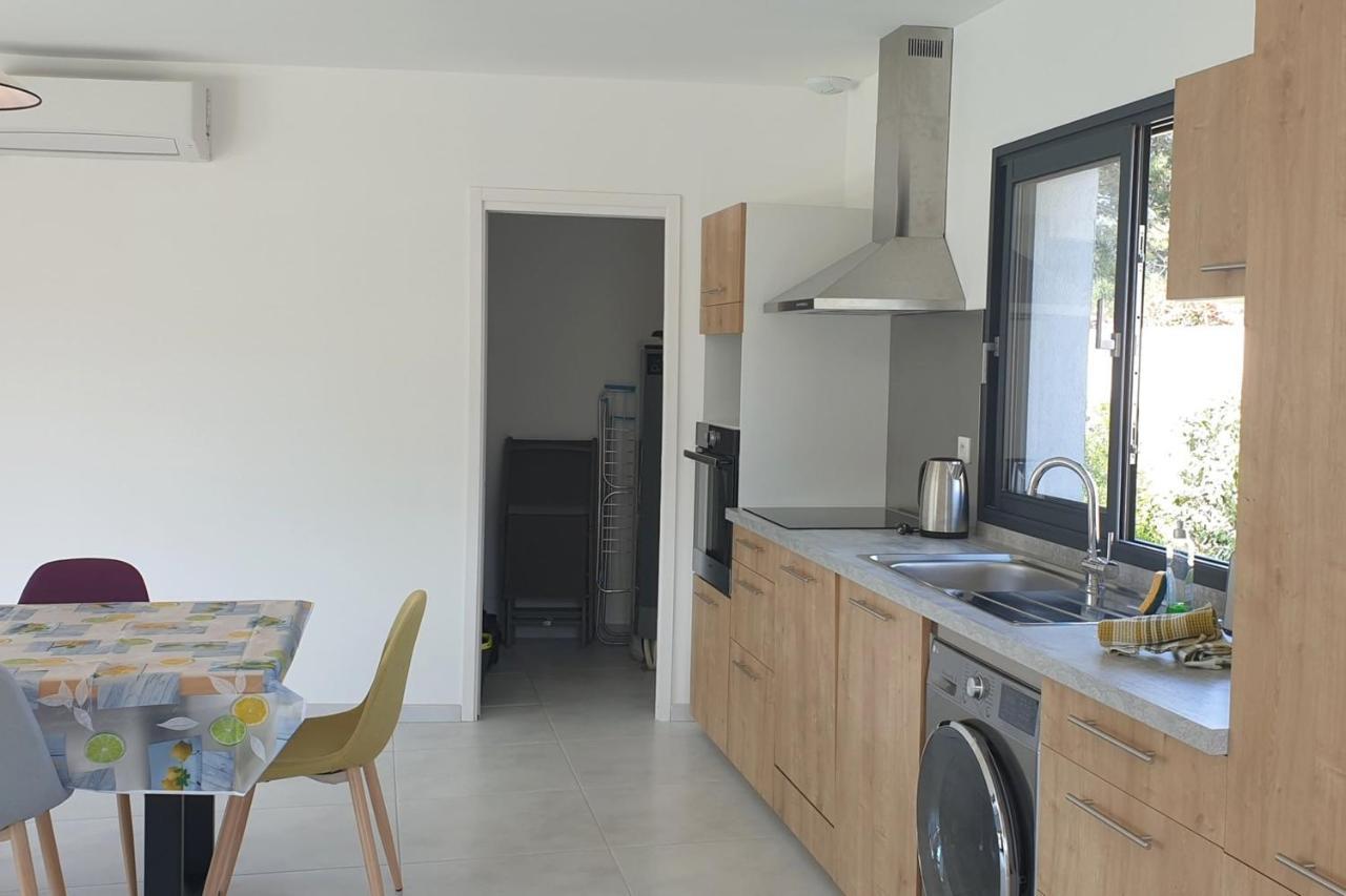 Jolie villa dans résidence avec piscine chauffée privée Lecci Exterior foto