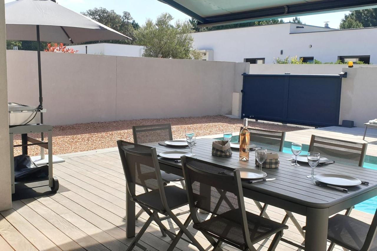 Jolie villa dans résidence avec piscine chauffée privée Lecci Exterior foto
